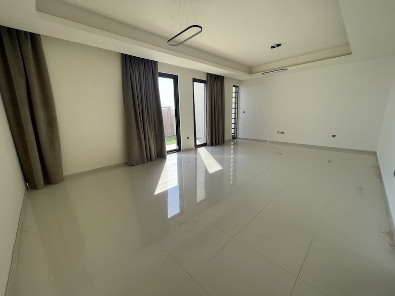 Singal row | Huge | Ready to move | 5 Bed Villa-pic_3
